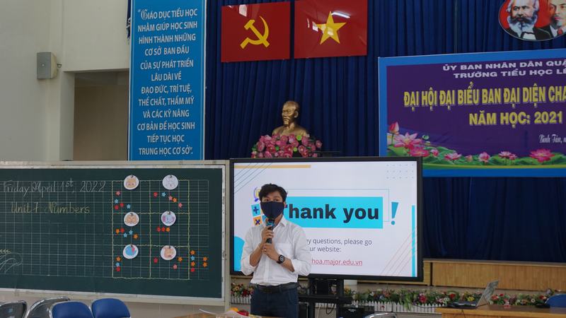 Ông Nguyễn Minh Tuấn, chuyên viên tiếng Anh phòng giáo dục quận Bình Tân phát biểu kết thúc chương trình